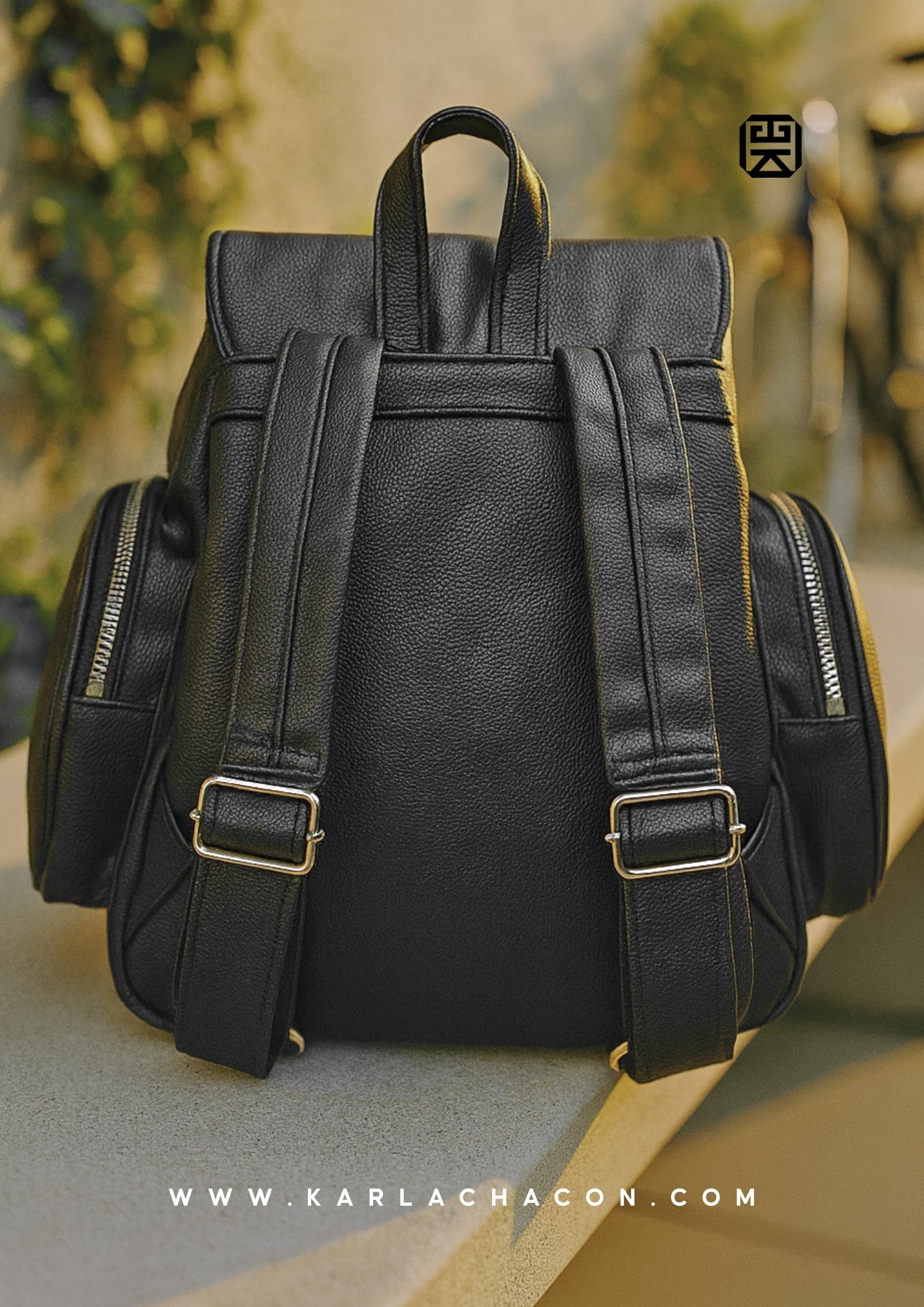 Morral casual para mujer con herrajes dorados y múltiples bolsillos