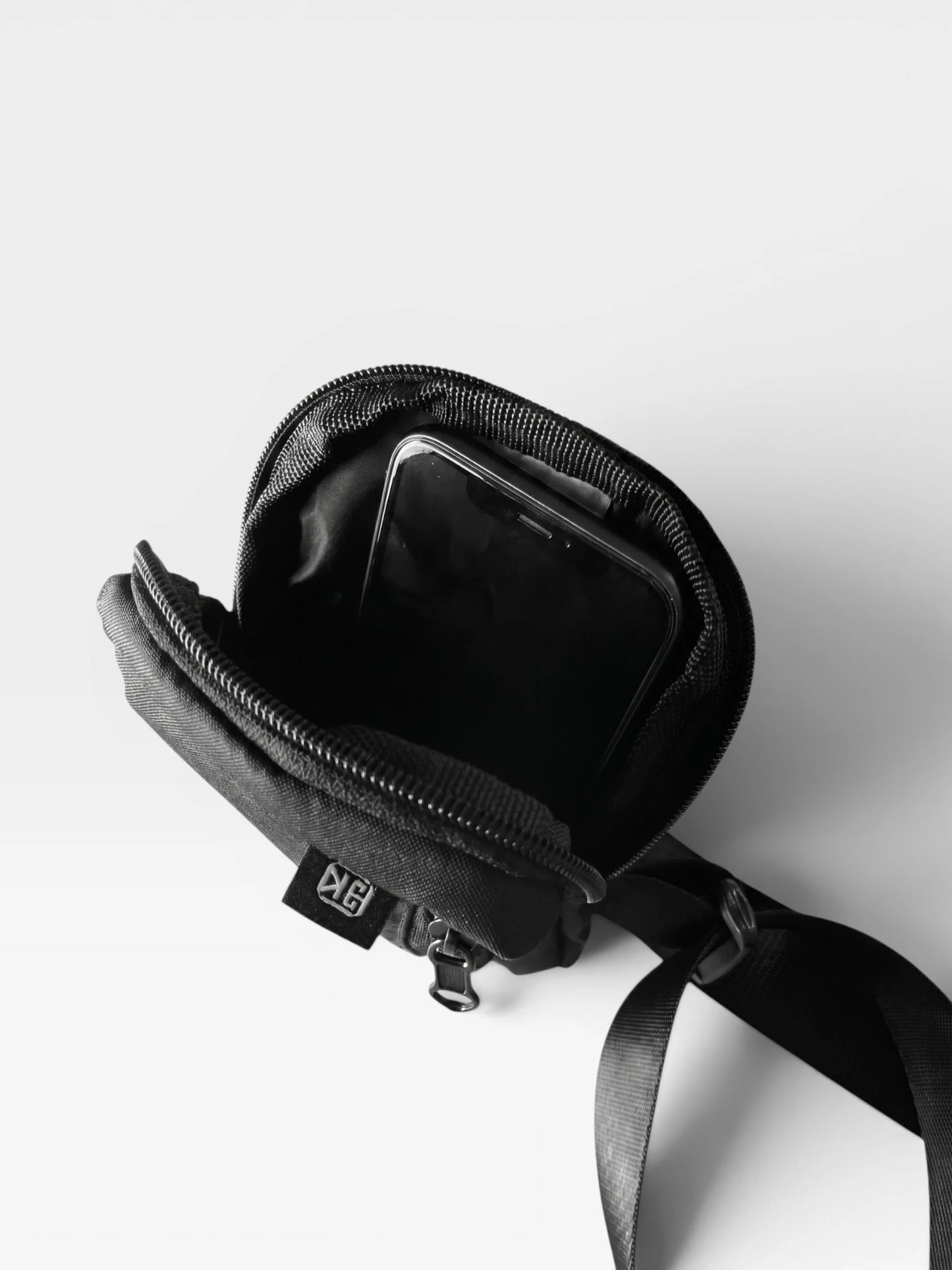 Bolso Pechera hombre mini Portacelular Manos Libres Carriel Spor Negro Unisex (Oslo)