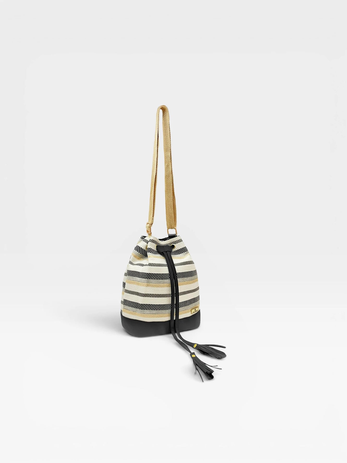 Bolso Bucket Manos Libres con Strap — Aria