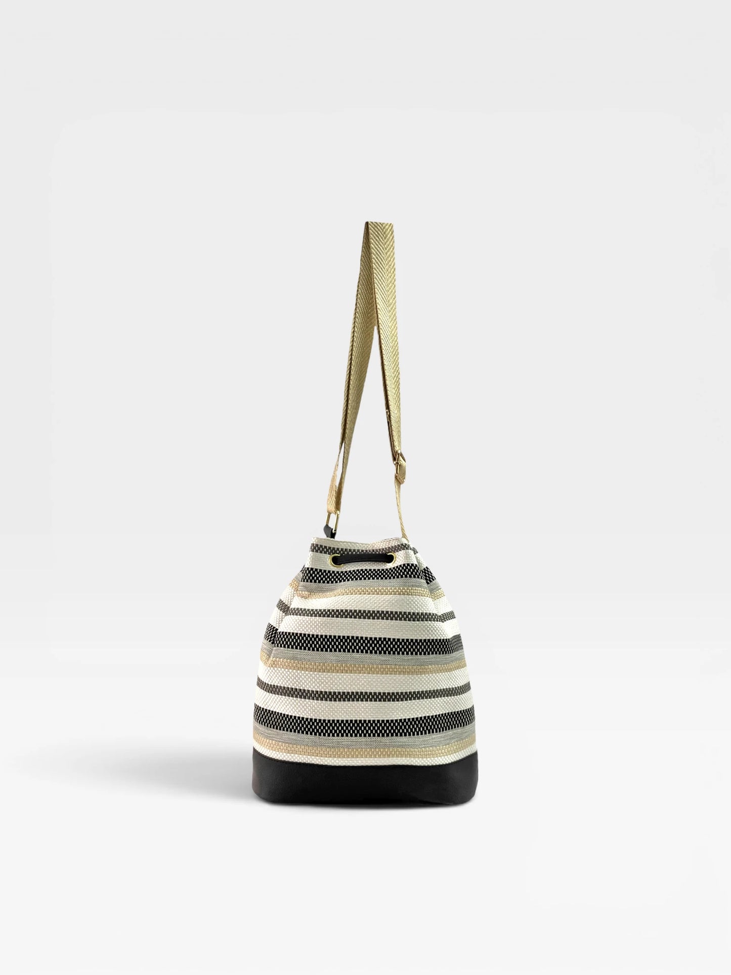 Bolso Bucket Manos Libres con Strap — Aria