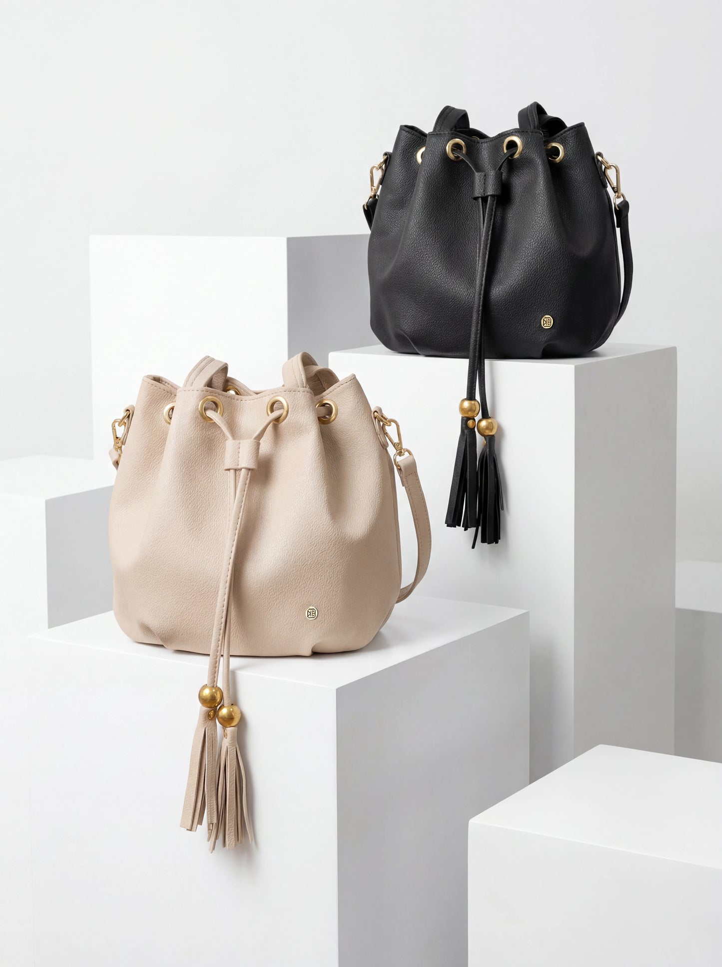 Bolso Doble Asa con Strap Removible Bucket Bag - Beige y Negro (Iris)