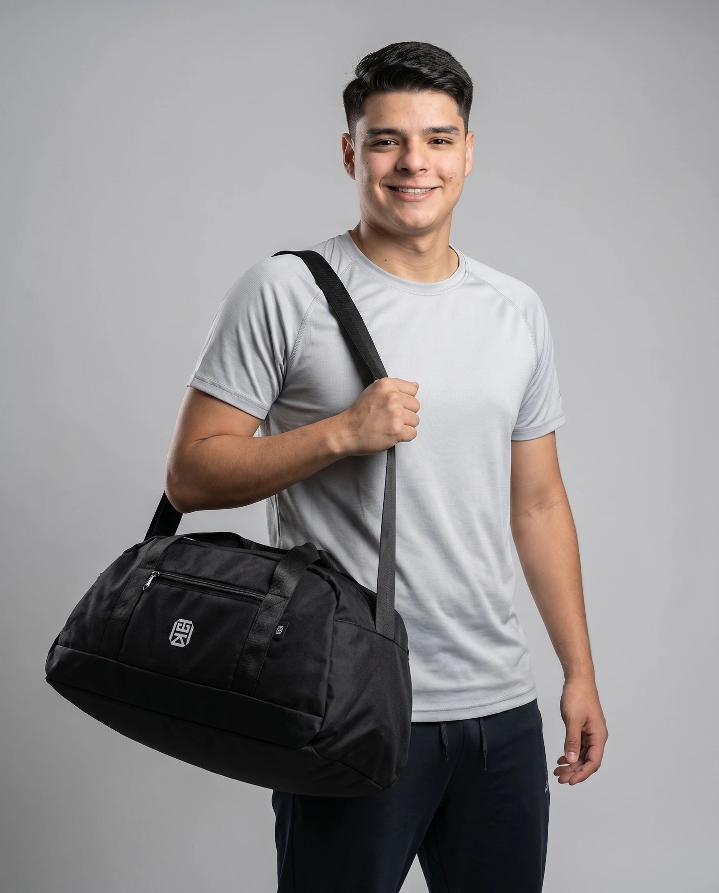 Bolso deportivo tipo duffle para gym o viaje - Rosa y Negro (Lois)
