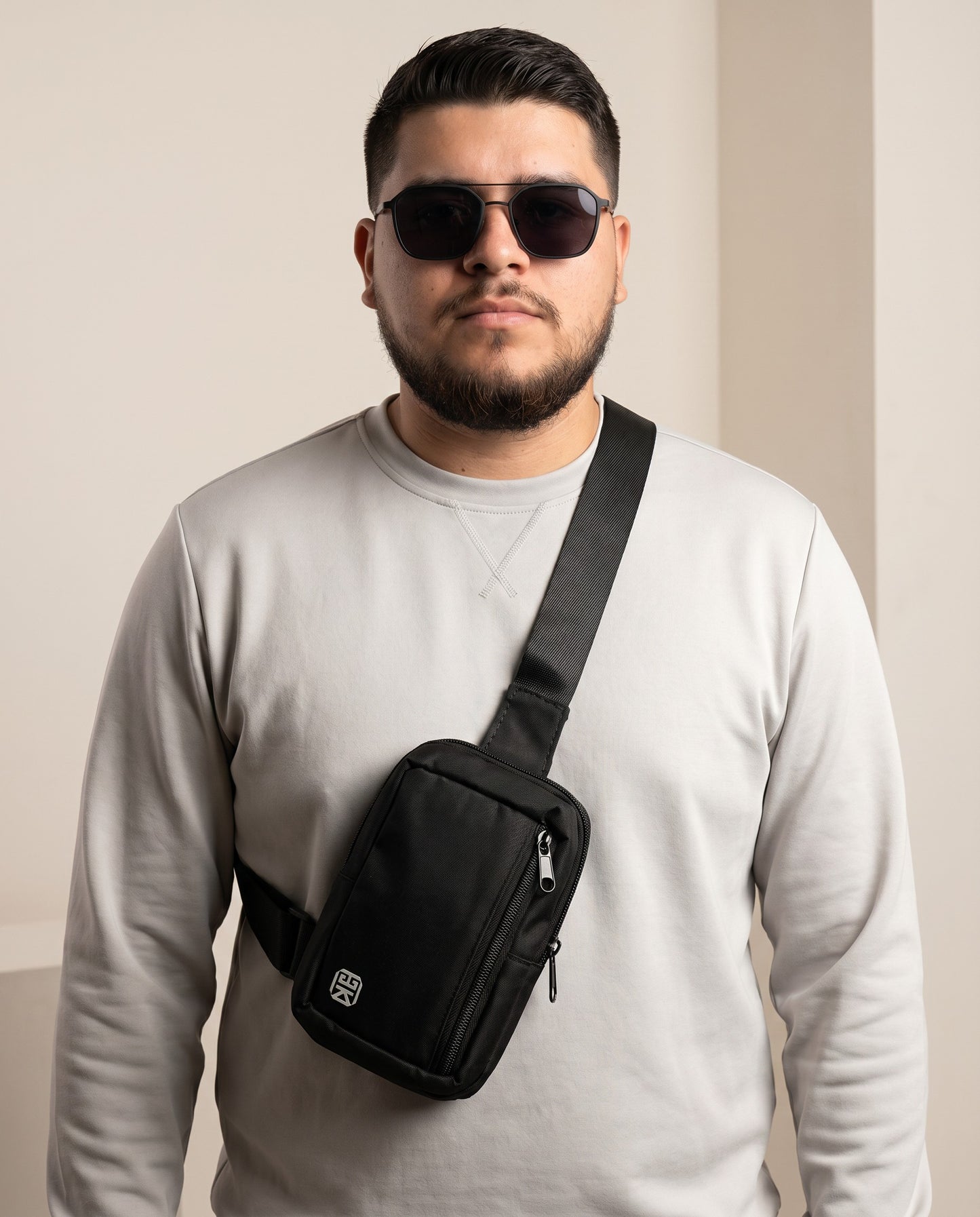 Bolso Pechera hombre mini  Portacelular Manos Libres Carriel Spor Negro Unisex (Oslo)